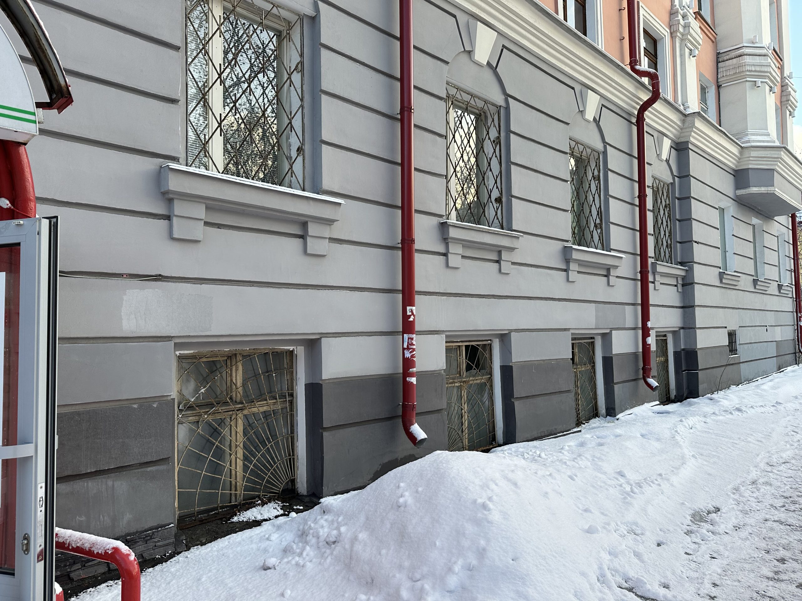 МТУ Росимущества сообщает о проведении продажи по минимально допустимой цене нежилых помещений площадью 166,4 кв.м c кадастровым номером 51:20:0003052:1342,  расположенные по адресу: Мурманская обл., МО г. Мурманск, ул. Челюскинцев, д. 18/20 (прием заявок по 16.12.2026)